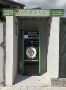 Mockup d'un panneau pour MHA Nature sur photo réelle - Sarah La Selva