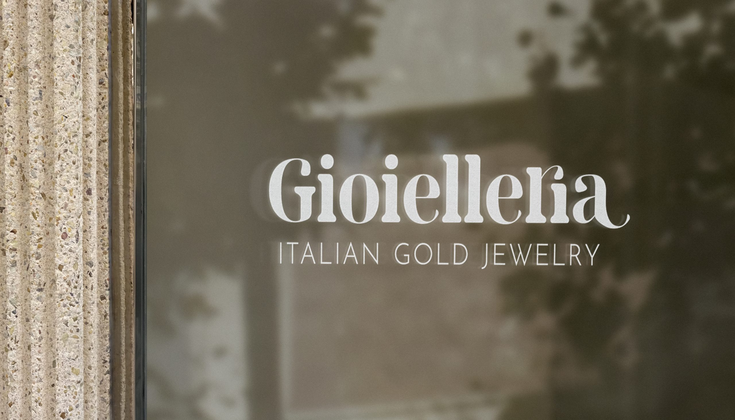 Mockup - Vitrine avec logo de marque Gioielleria - Sarah La Selva | Design Graphique