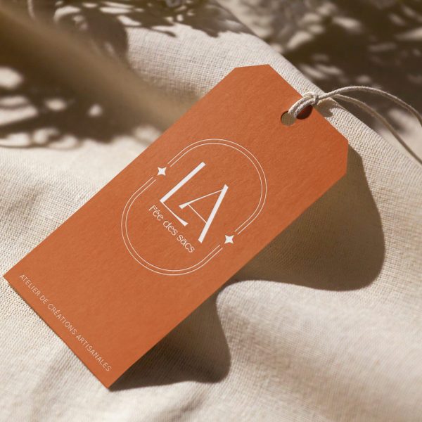 Mockup d'une étiquette imprimée avec le logo LA fée des sacs